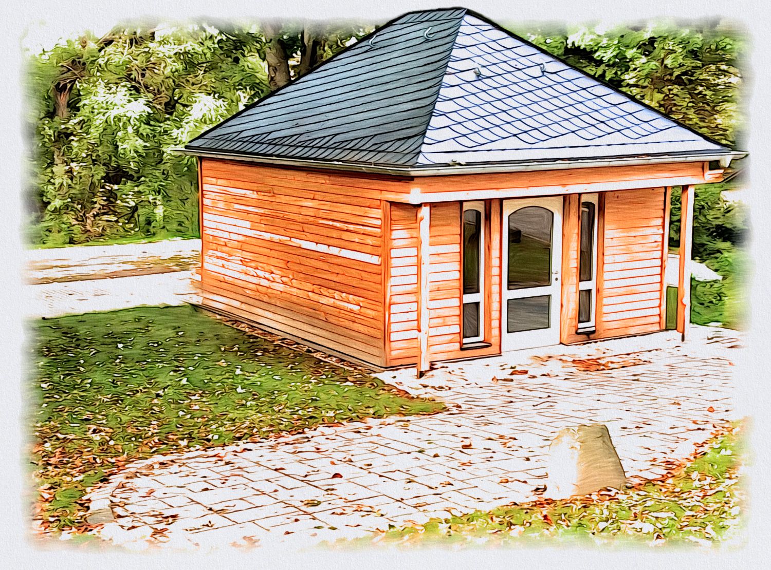 Gemalter Holzpavillon mit Schieferdach und verglaster Tür auf einem gepflasterten Platz mit Herbstlaub